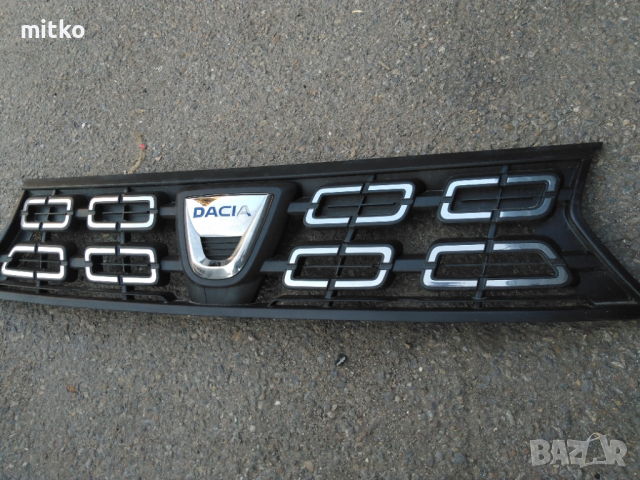 Решетка,преден капак  броня фарове Дачия Дъстър , снимка 2 - Части - 44898079