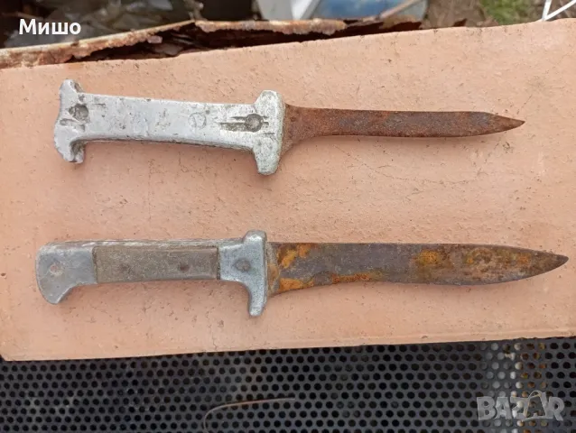 Продавам стари ножове 