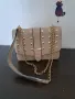 Ефектна дамска чанта GUESS с метални елементи, снимка 1