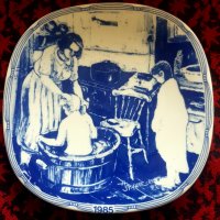 Порцеланова чиния - сувенир, снимка 1 - Чинии - 40078695