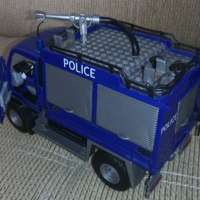 Mercedes Benz Unimog Riot Police - Majorette, снимка 3 - Колекции - 36416634