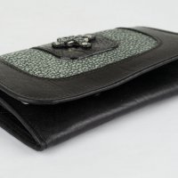 Черен кожен дамски портфейл с декорация от марка Marsanpiel , снимка 3 - Портфейли, портмонета - 28649096