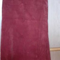Пола кадифе релефно, вишнево червена,на гърба на полата плисета , снимка 3 - Поли - 23487509