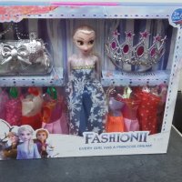 Кукла Елза с рокли, чанта и корона, в кутия - 0888, снимка 1 - Кукли - 37886377