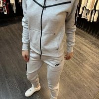 нови дамски екипи nike tech fleece , снимка 1 - Спортни екипи - 43015271