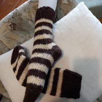 Ръчно плетени чорапи от вълна размер 38, снимка 1 - Дамски чорапи - 39723855