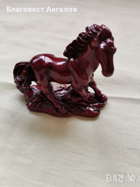 Статуетка на кон, снимка 1