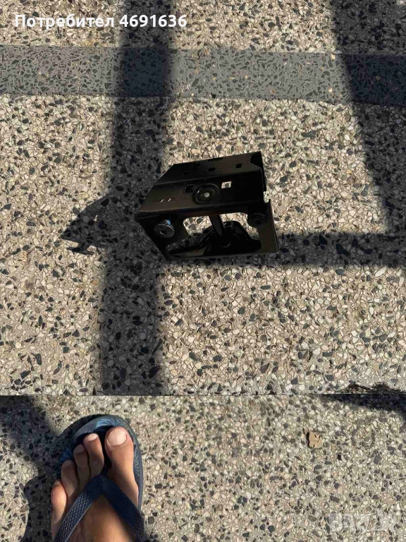 Основа на осигурителната кука на преден капак на Ауди Audi A8 D4 4H само за 80лв. 4H0805951F, снимка 1