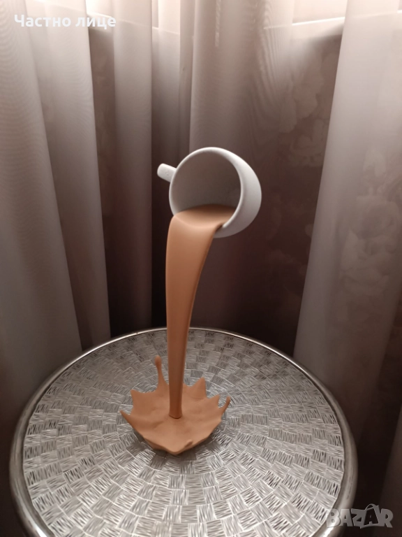 Разсипваща се чаша, снимка 1