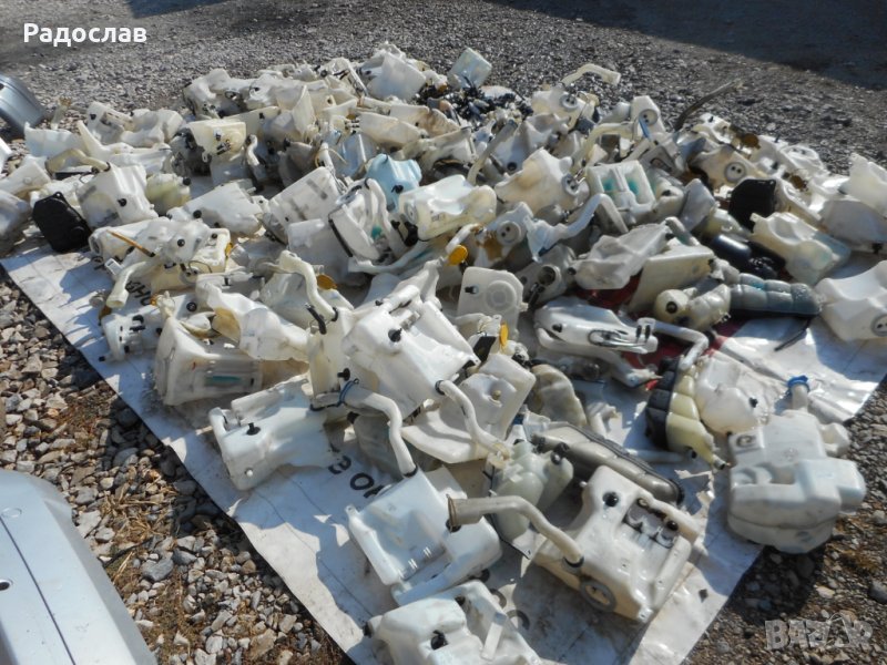 Казанчета за антифриз и течност за чистачки от Мерцедес, снимка 1