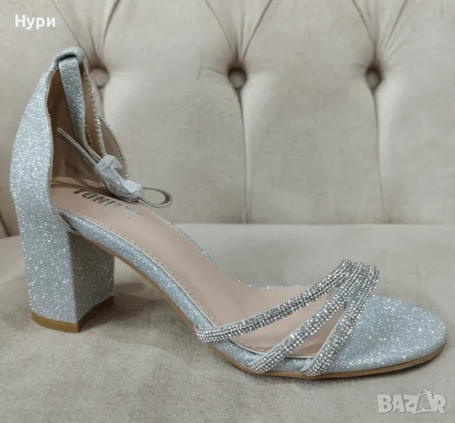 Сребристи сандали с ток, снимка 1