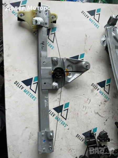 807217664R преден ляв стъклоповдигач от Dacia Duster 1.0 Tce 100 HMMT, 6 ск., двигател H4D480, 2023 , снимка 1