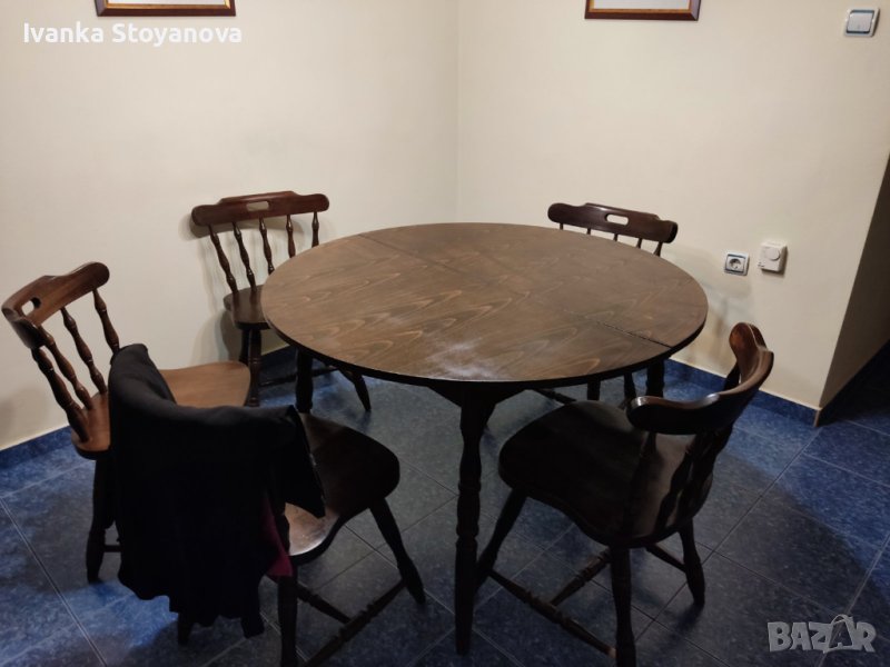 Продавам разтегателна трапезна кръгла маса естествено дърво масив с 6 стола, снимка 1