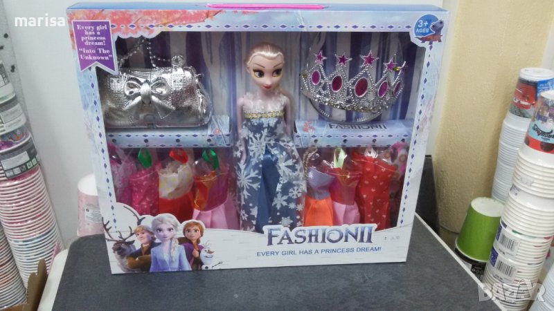Кукла Елза с рокли, чанта и корона, в кутия - 0888, снимка 1