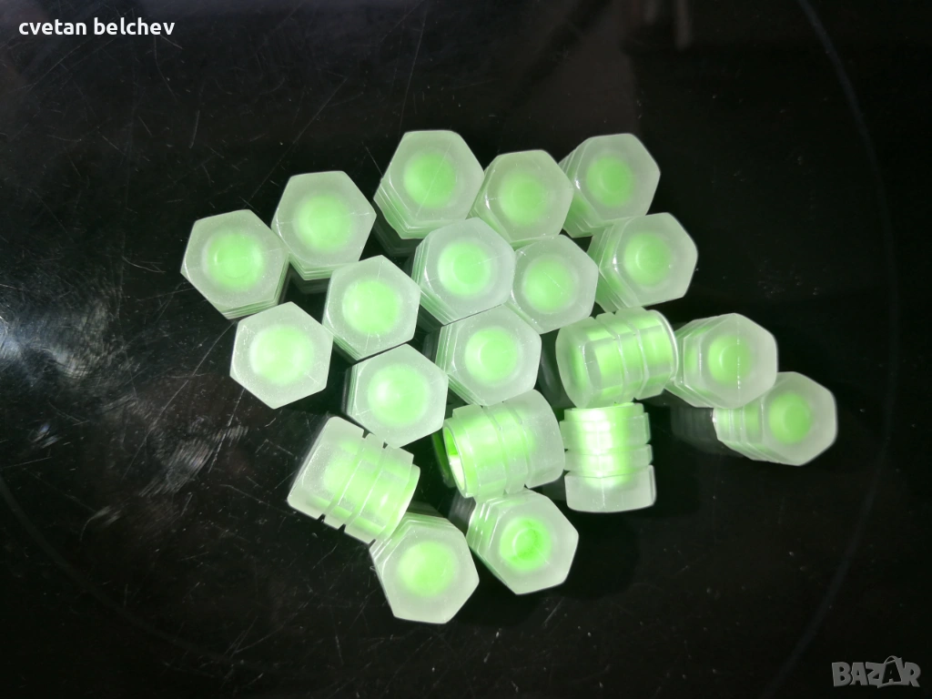 Продавам флуоресциращи капачки за джанти по €1 всяка., снимка 1