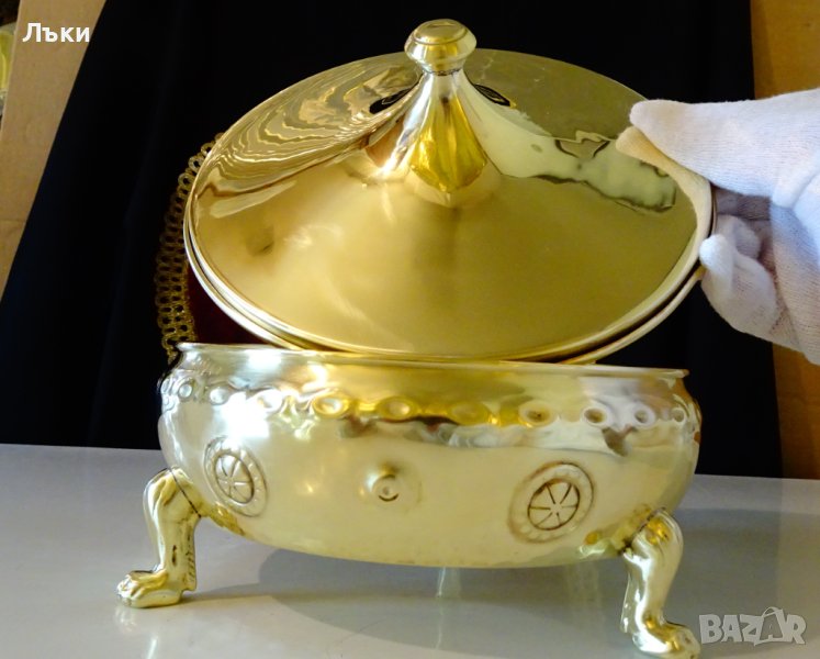 Бронзов съд с капак и лъвски лапи,кутия за бижута. , снимка 1