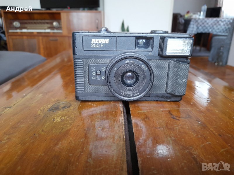 Стар фотоапарат Revue 250 F, снимка 1