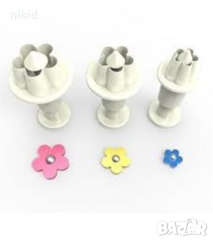 3 мини цветчета цветенца цветя пластмасови резци форми резец форма с бутало за торта фондан мъфини , снимка 1 - Форми - 37595831