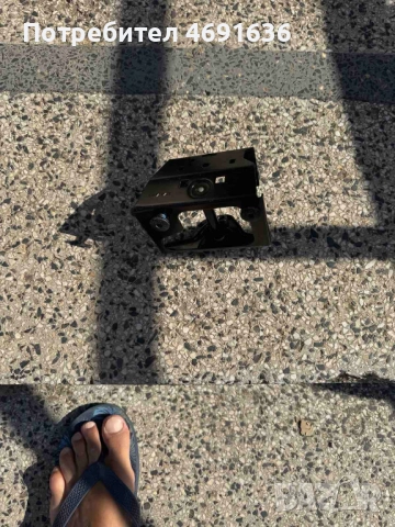 Основа на осигурителната кука на преден капак на Ауди Audi A8 D4 4H само за 80лв. 4H0805951F