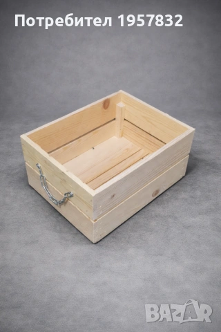 Декоративна дървена щайга с метална верига – малък размер 31×23×15 см