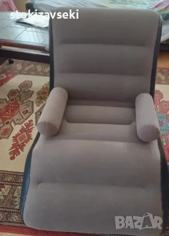 Удобен надуваем S-образен шезлонг с подлакътници