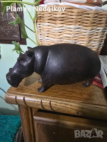 Дървена фигурка Хипопотам.