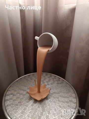 Разсипваща се чаша