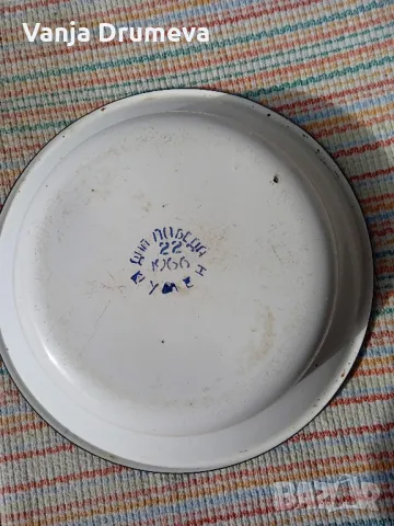 голяма емайлирана чиния от завод Победа неизползвана, снимка 4 - Чинии - 49619656
