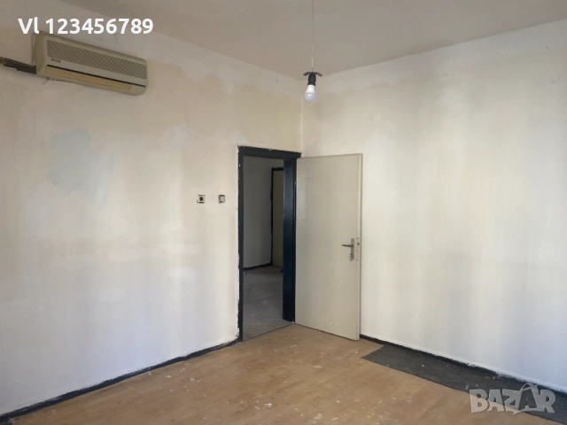 Продава се 4-стаен апартамент 158 кв.м в Центъра на Пловдив – четири изложения, два балкона, изба, снимка 6 - Апартаменти - 52378878