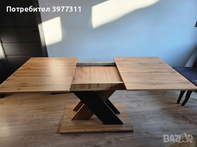 Трапезна маса. В дървесен цвят и черни детайли., снимка 2 - Маси - 53156054