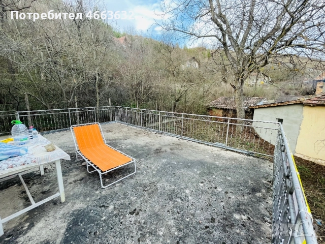 Продавам къща в село Беренде Извор, снимка 3 - Къщи - 52672134