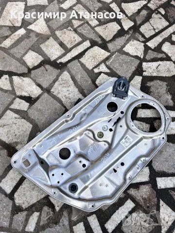 A2048204102. Стъклоповдигач преден ляв за Мерцедес Ц-класа W204. A2048204102. 