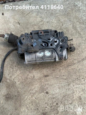 Компресор за въздушно окачване на мерцедес, снимка 2 - Автомобили и джипове - 53499519