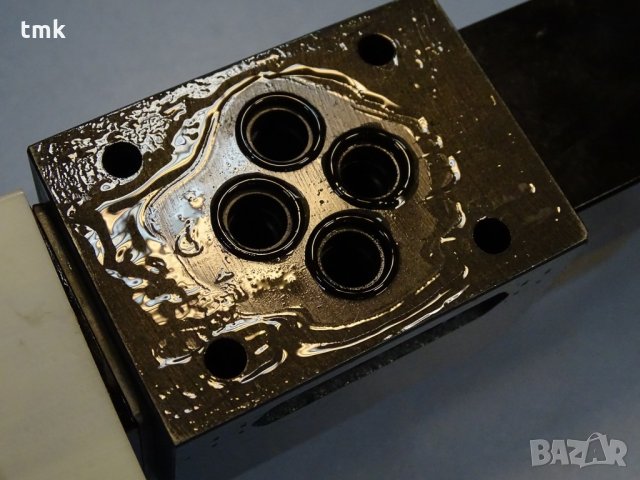 хидравличен разпределител BOSCH 0 810 090, снимка 6 - Резервни части за машини - 35032758