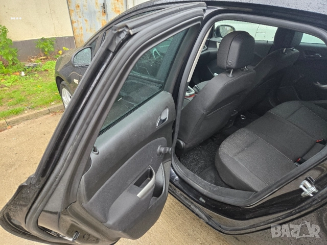 Opel Astra 2012, снимка 11 - Автомобили и джипове - 52328813