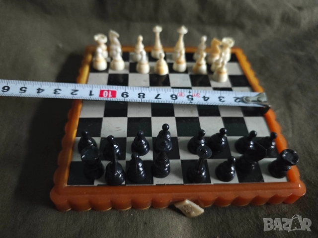 Продавам малък магнитен шах, снимка 3 - Шах и табла - 52369587