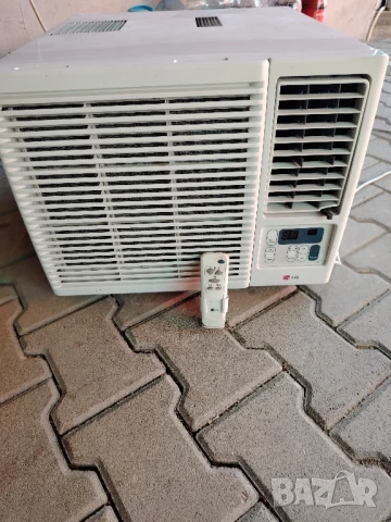 Климатик LG прозорачен