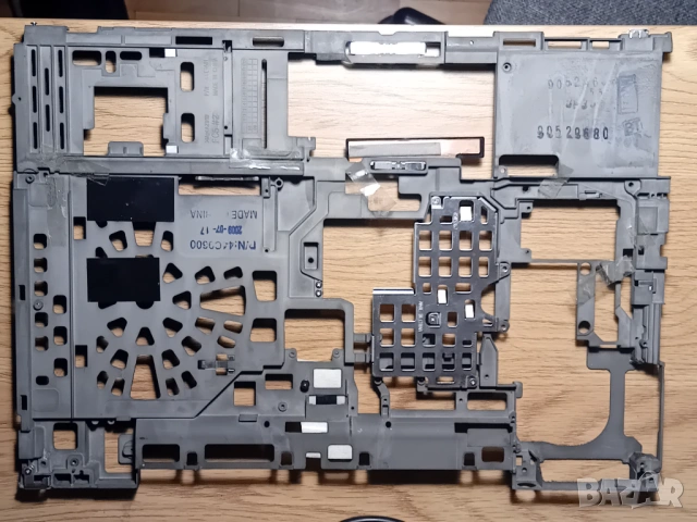 ​Долен корпус (Base Cover) и Магнезиева рамка (Structure Frame) за Lenovo ThinkPad T500, снимка 5 - Части за лаптопи - 53576031