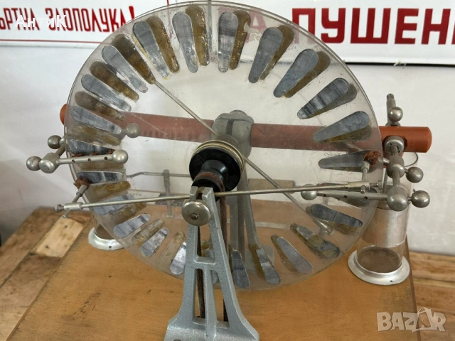 Соц Модел Макет на Електростатична Машина, снимка 9 - Антикварни и старинни предмети - 51787952