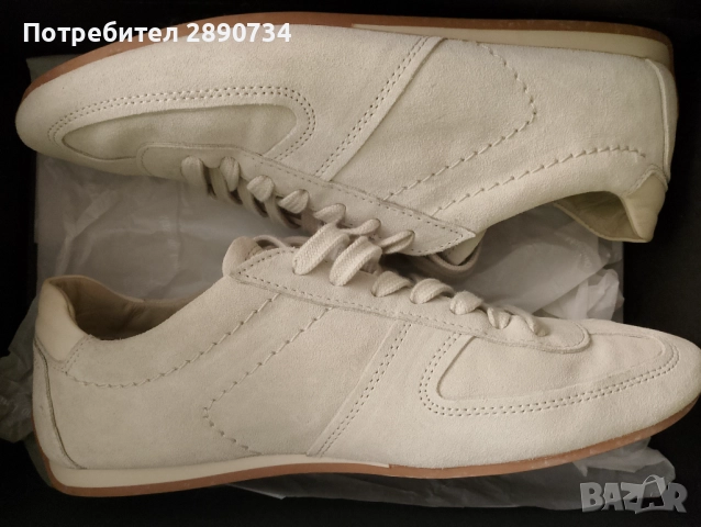 Нежни велурени кецове на Massimo Dutti