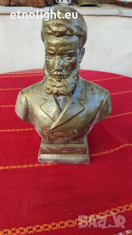 Бюстове на Христо Ботев и Васил Левски изработени от майстор от бетон , снимка 14 - Статуетки - 52747652