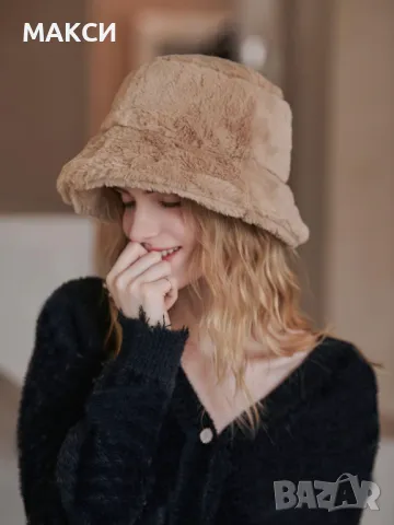 Модерна пухена топла шапка с коригиращи размера връзки отвътре в бежово - универсален размер
