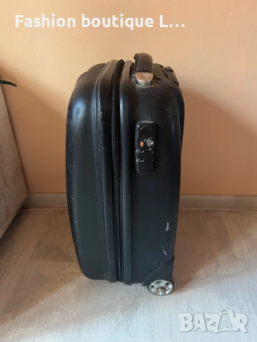 Черен малък куфар за ръчен багаж с код за заключване на марката Epic с много вътрешни джобове с цип , снимка 5 - Куфари - 52422913