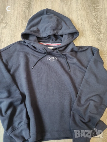  Ново Дамско худи Tommy Hilfiger М р-р , снимка 3 - Блузи с дълъг ръкав и пуловери - 53369803