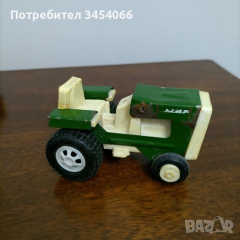 Детска играчка - тракторче. 