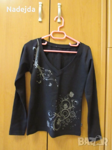 Яке и няколко броя блузи xs номер., снимка 2 - Потници - 53429667