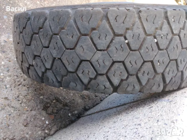 Джанта с гума за камион, снимка 3 - Гуми и джанти - 47415839