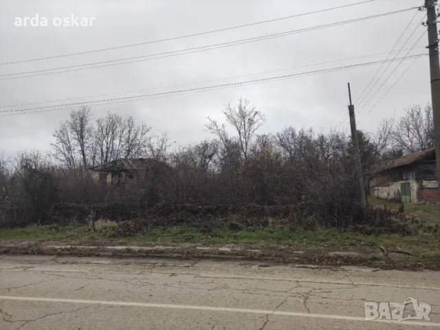 Двуетажна къща върху парцел от 1587 m² в центъра на село Горско Силвово, област Ловеч, можете да пиш, снимка 4 - Парцели - 48256368