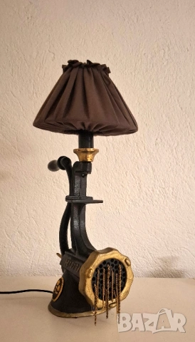 Бутикова Настолна Лампа в индустриален стил, снимка 2 - Настолни лампи - 53488369