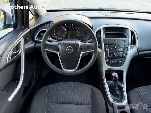 Opel Astra J 1.7 CDTI 110 к.с. 2010 г. - Бартер, снимка 9 - Автомобили и джипове - 52053355